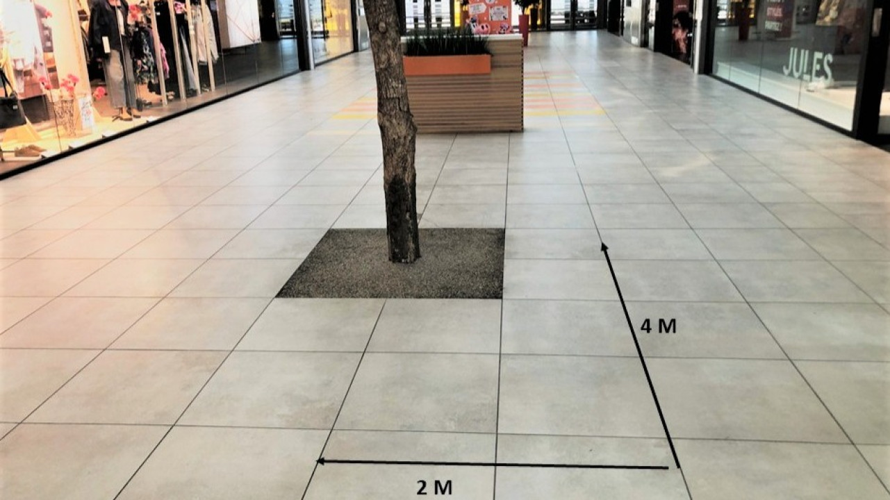 Photo 1 de l'emplacement 2 du centre commercial Centre Carrefour Bourges - Face Jules