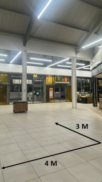 Photo 1 de l'emplacement 14 du centre commercial Centre Carrefour Bourges - Face Luis French Bakery