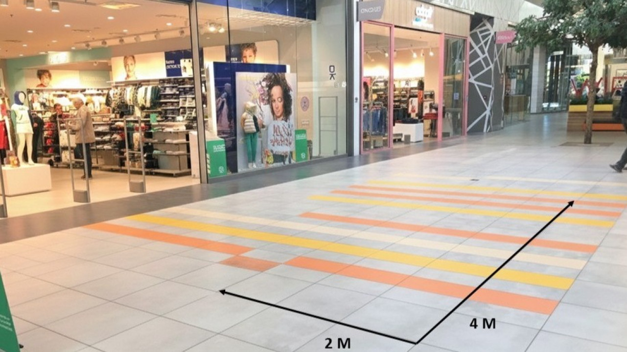 Photo 1 de l'emplacement 16 du centre commercial Centre Carrefour Bourges - Face à Free et Okaidi
