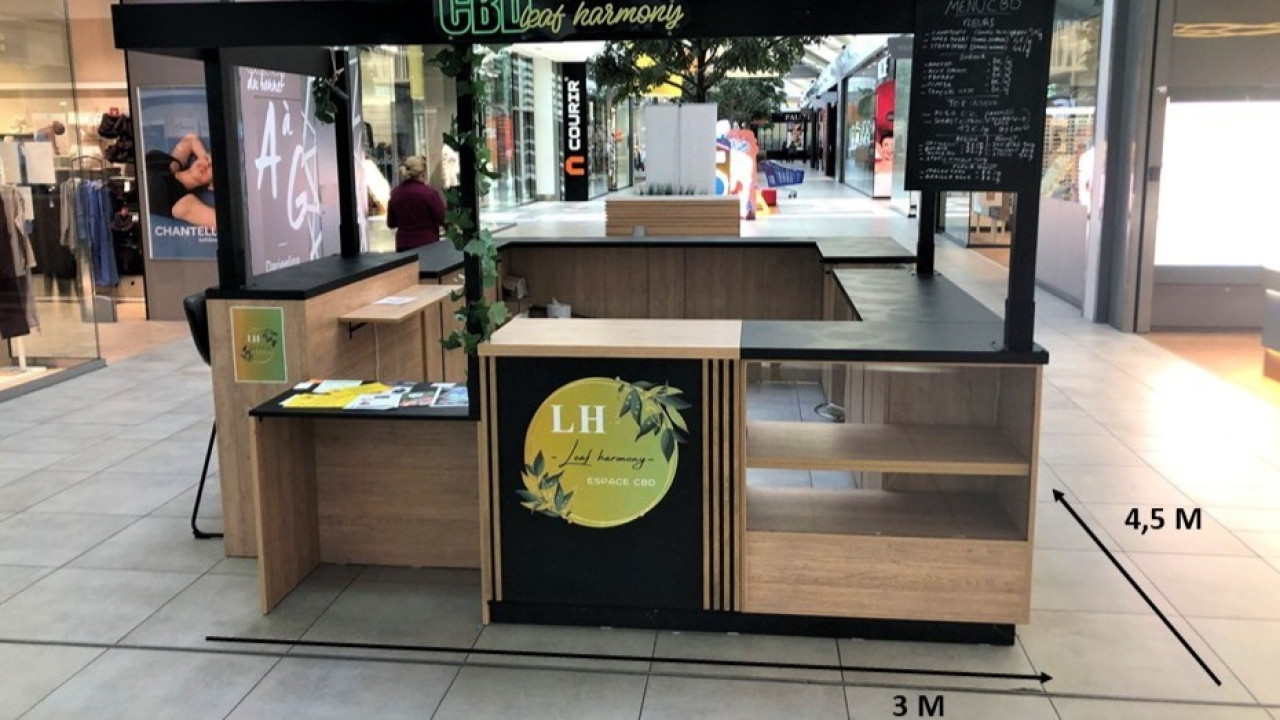 Photo 1 de l'emplacement 21 du centre commercial Centre Carrefour Bourges - Face Noelie