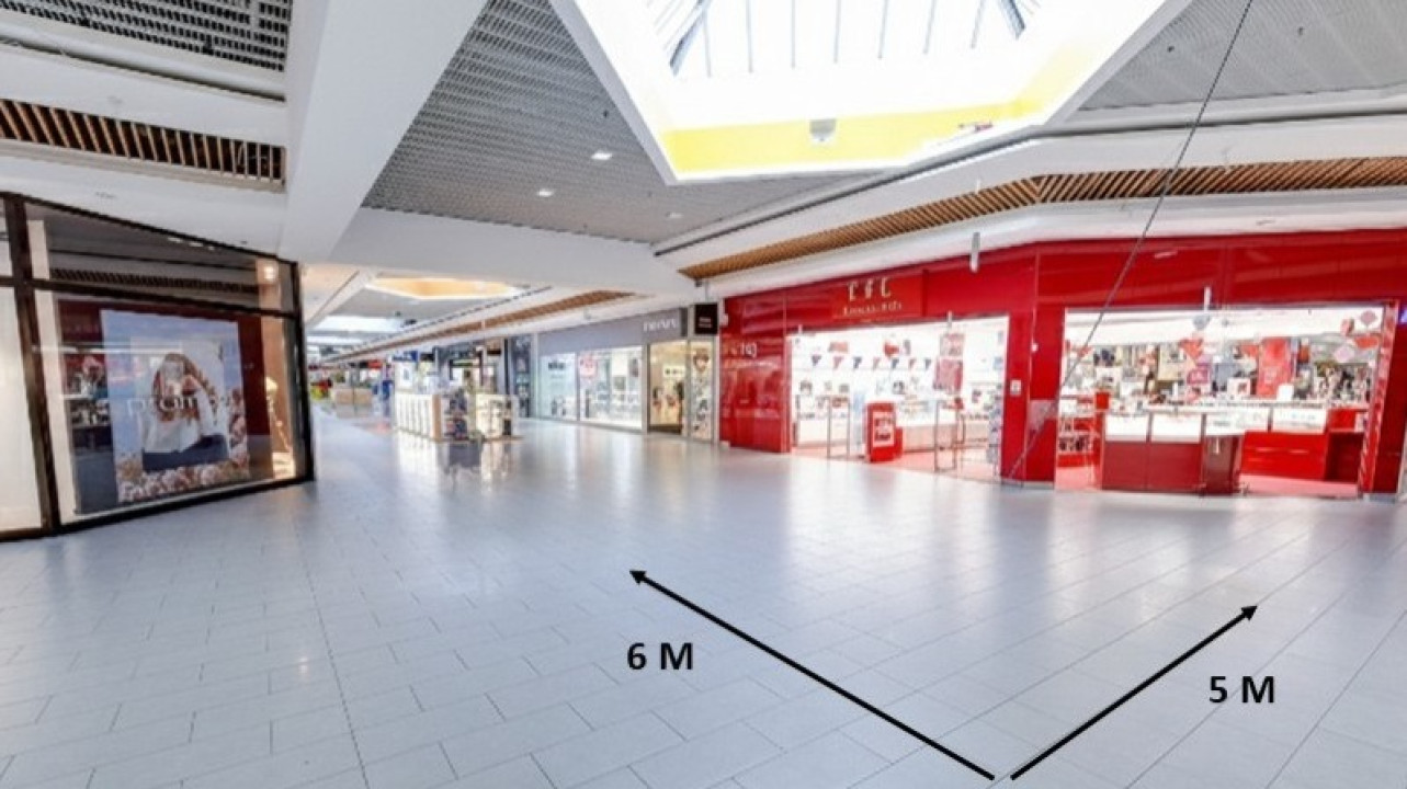 Photo 1 de l'emplacement 13 du centre commercial Centre Carrefour Vaulx-en-Velin - Face Histoire d'Or - Event / temps forts