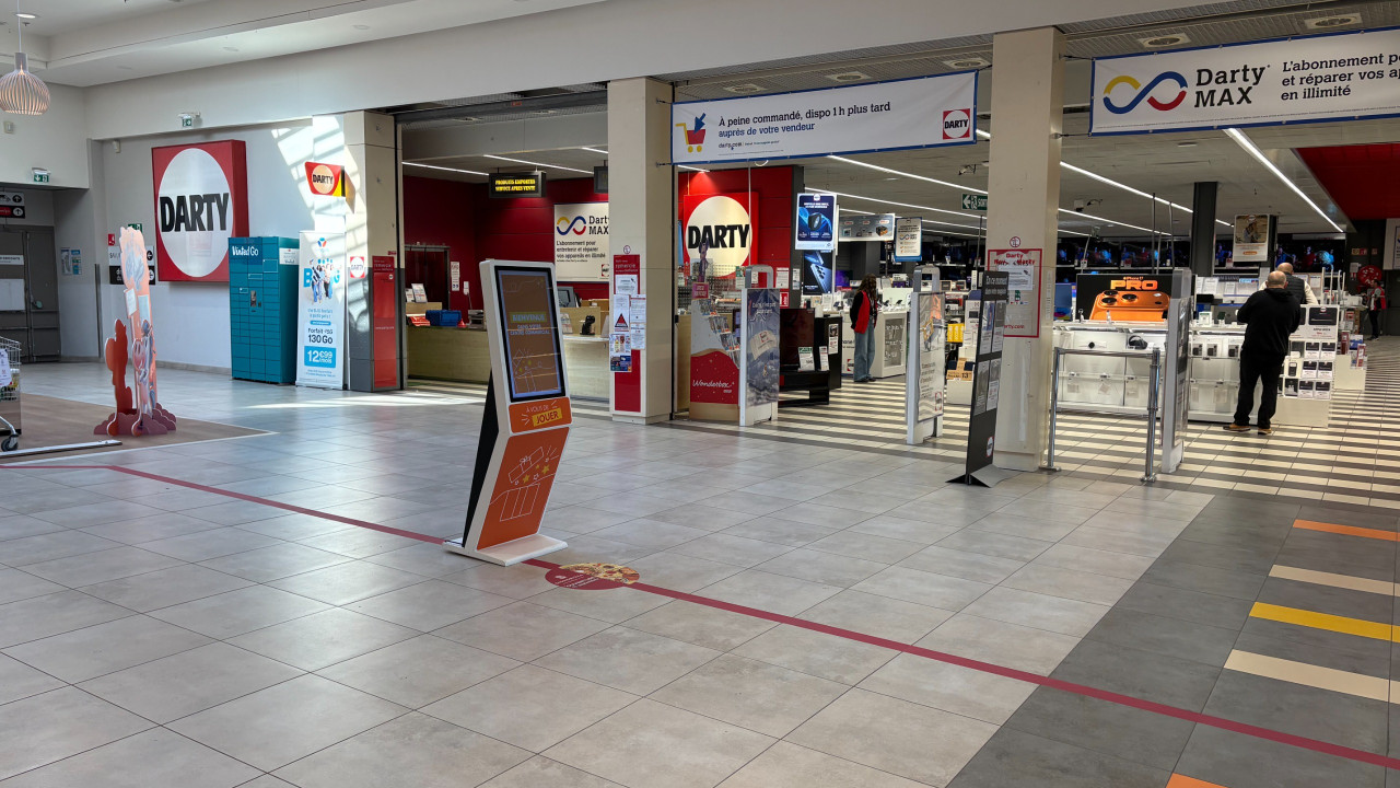 Photo 2 de l'emplacement 3 du centre commercial Centre Carrefour Nevers Marzy - Face Darty