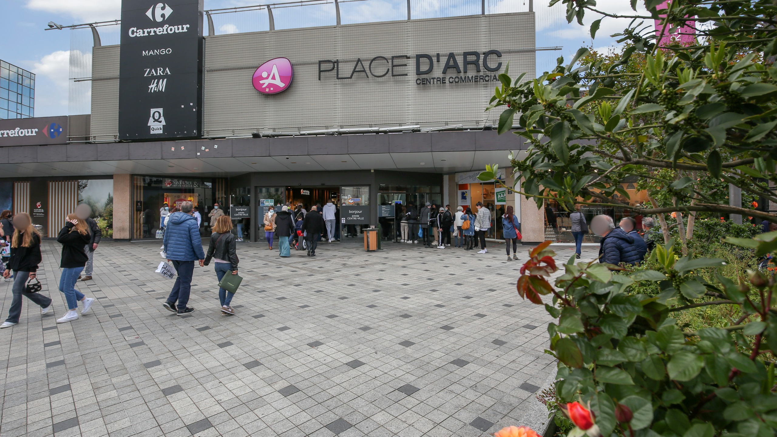 Photo 1 du centre commercial Centre Carrefour Orléans Place d'Arc