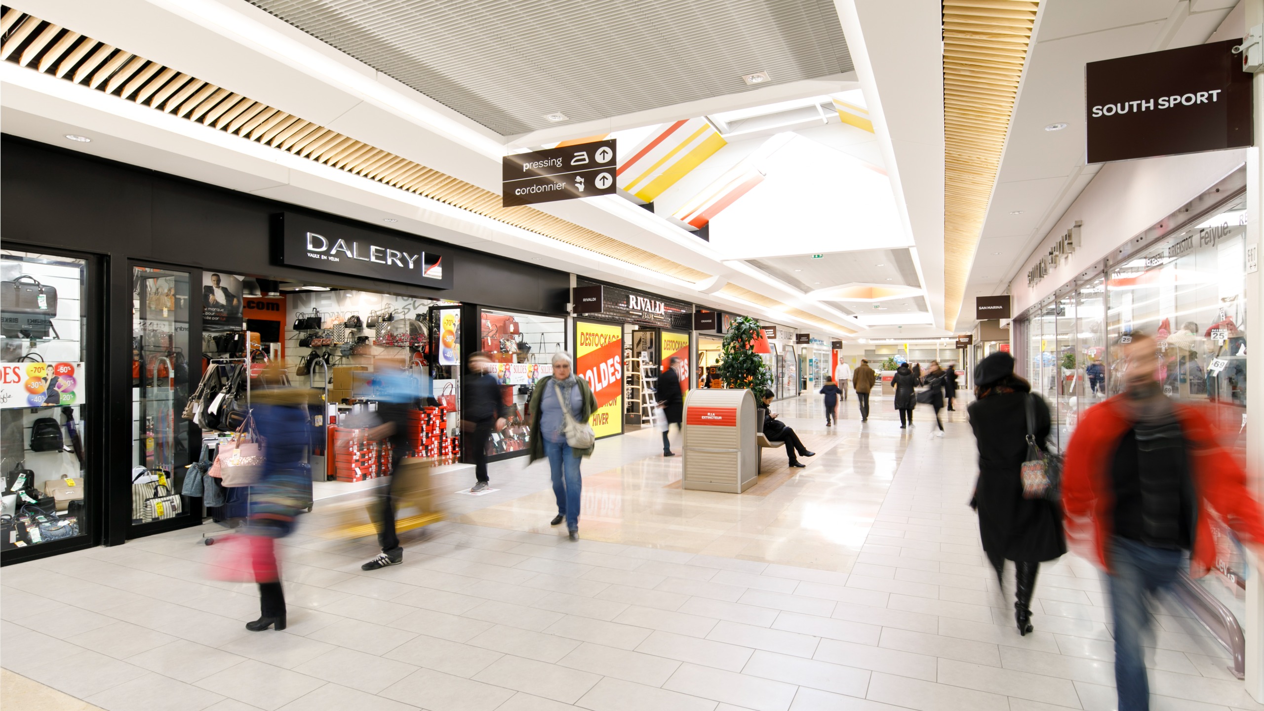 Photo 4 du centre commercial Centre Carrefour Vaulx-en-Velin