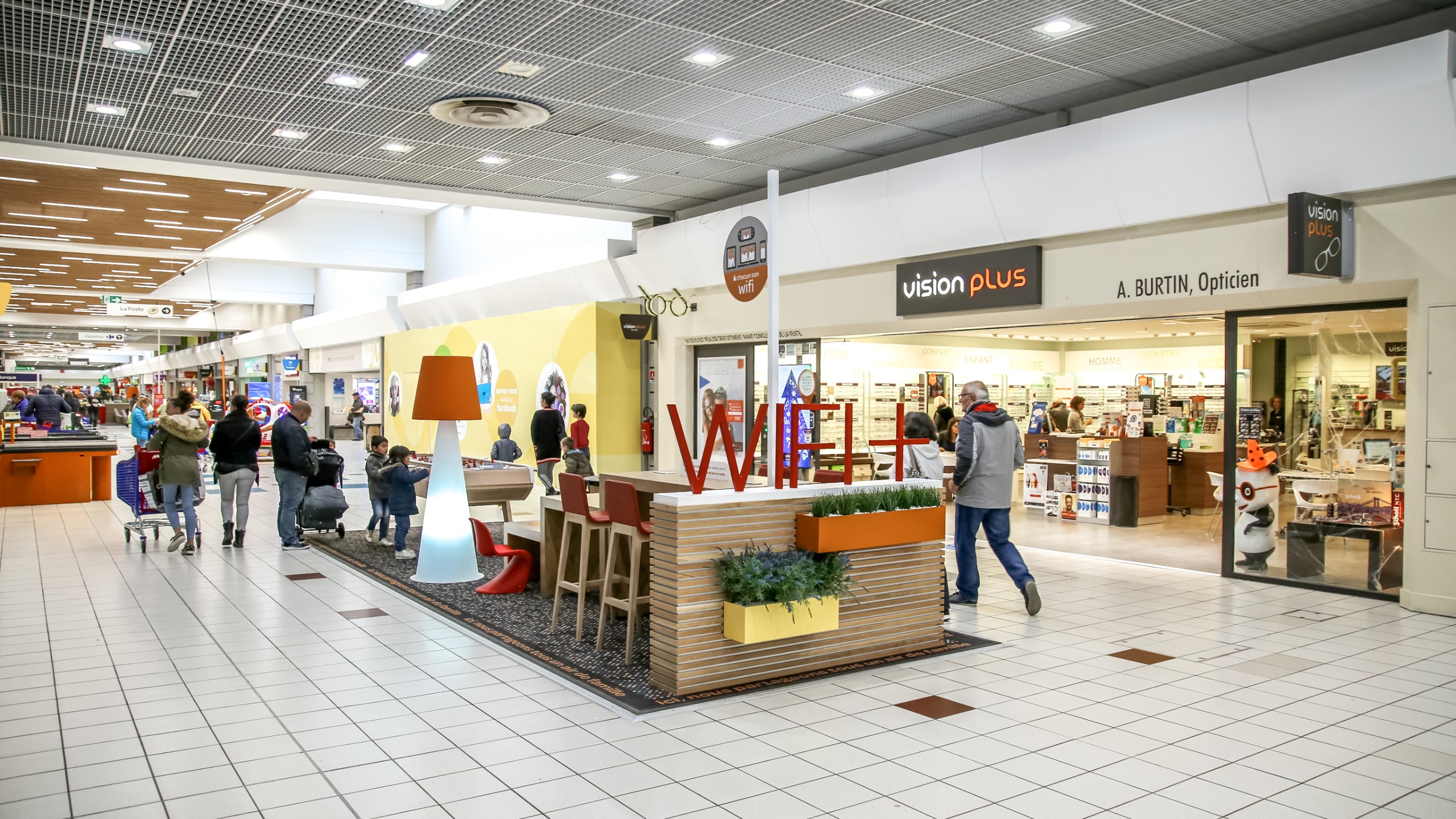 Photo 2 du centre commercial Centre Carrefour Roanne Mably
